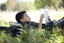 KIDS-ON-SCREEN-READING-facebook